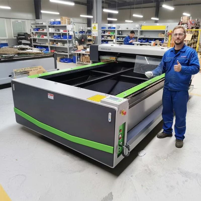 Industrial Laser Cutters - آلة قطع بالليزر CO2 مخصصة برأس