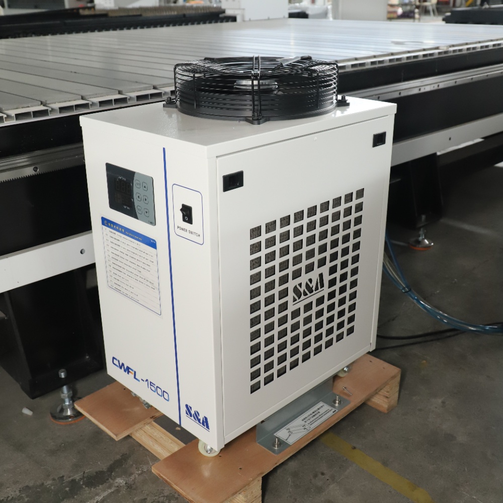 آلة قطع بالليزر الليفي للصفائح - مراجعة Industrial Fiber Laser Cutting Machine وسعره